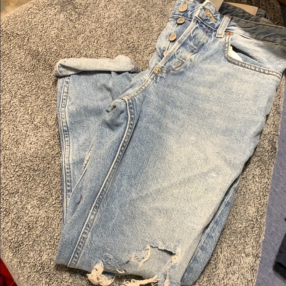 COPY - RIPPED BOYFRIEND JEANS